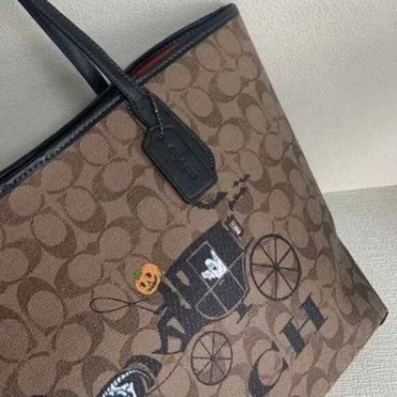 Coach Halloween tote and pumpkin driver coach wagon new - Picture 5 of 5